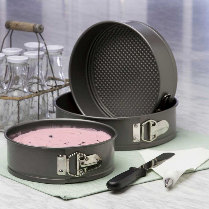 3-Piece Non-Stick Black Carbon Cake Molds